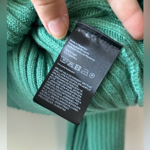 NWT green color H&M oversize turtle neck sweater‎ size M - Picture 3 of 6